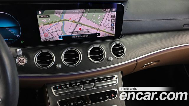 Mercedes-Benz E-Class 2021 — photo 19