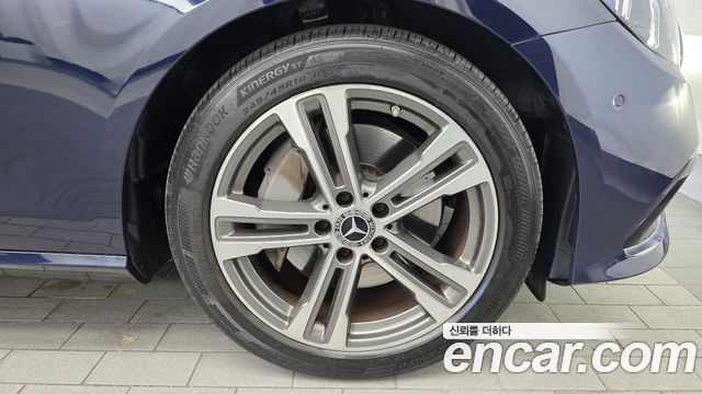 Mercedes-Benz E-Class 2021 — photo 7