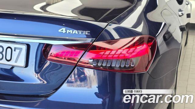Mercedes-Benz E-Class 2021 — photo 9