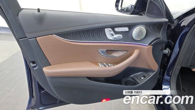 Mercedes-Benz E-Class 2021 — photo 14