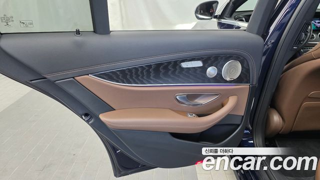 Mercedes-Benz E-Class 2021 — photo 15