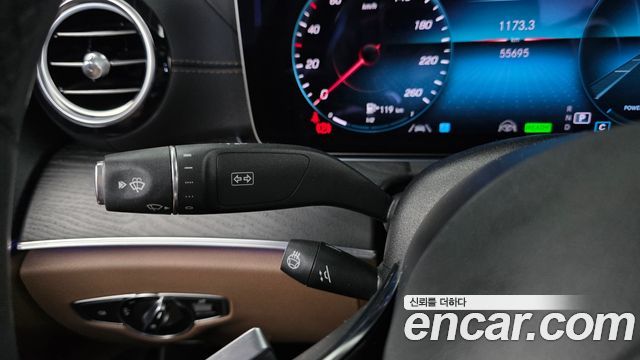 Mercedes-Benz E-Class 2021 — photo 28