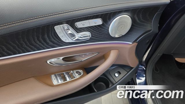 Mercedes-Benz E-Class 2021 — photo 29