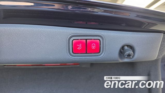 Mercedes-Benz E-Class 2021 — photo 30