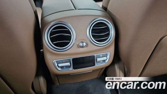 Mercedes-Benz E-Class 2021 — photo 32