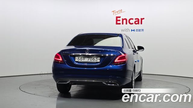 Mercedes-Benz C-Class 2019 — photo 4