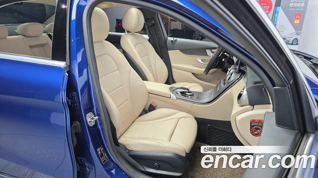 Mercedes-Benz C-Class 2019 — photo 17