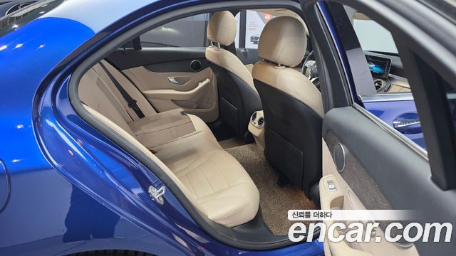 Mercedes-Benz C-Class 2019 — photo 18