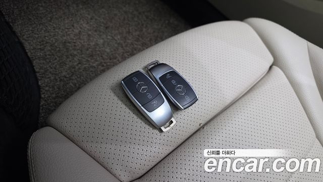Mercedes-Benz C-Class 2019 — photo 24