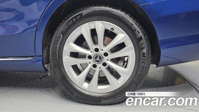 Mercedes-Benz C-Class 2019 — photo 7