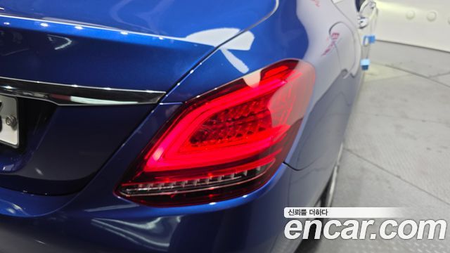 Mercedes-Benz C-Class 2019 — photo 9