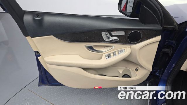 Mercedes-Benz C-Class 2019 — photo 14