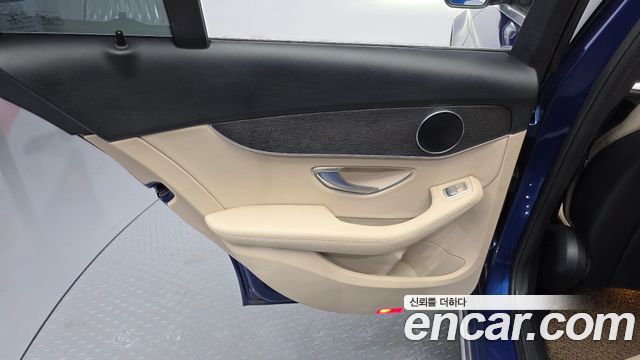 Mercedes-Benz C-Class 2019 — photo 15