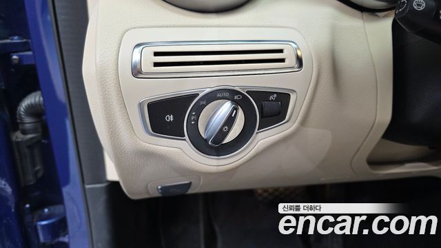 Mercedes-Benz C-Class 2019 — photo 27