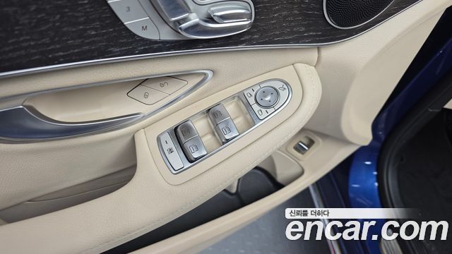 Mercedes-Benz C-Class 2019 — photo 28