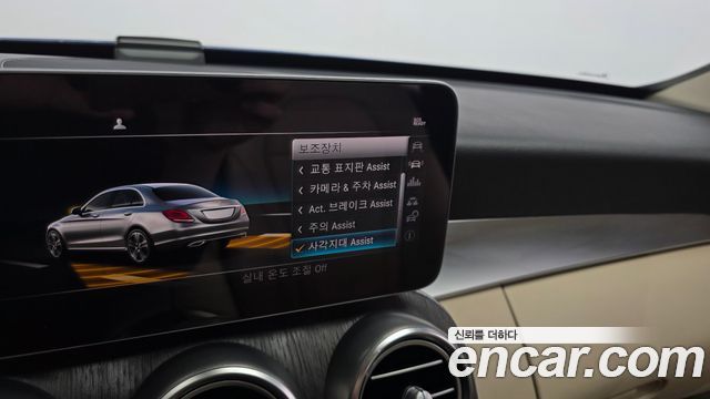 Mercedes-Benz C-Class 2019 — photo 30