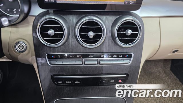 Mercedes-Benz C-Class 2019 — photo 32
