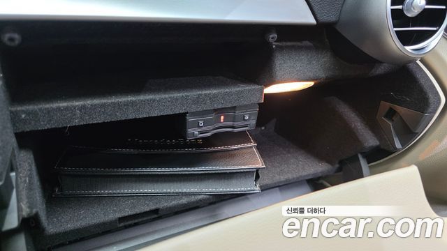 Mercedes-Benz C-Class 2019 — photo 33