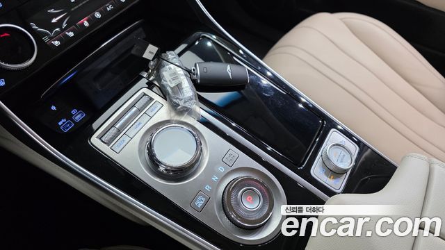 Genesis GV80 2023 — photo 12
