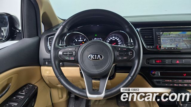 Kia Canival 2017 — photo 19