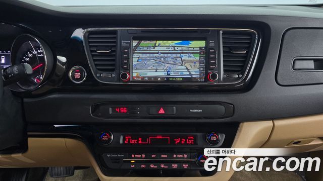 Kia Canival 2017 — photo 21