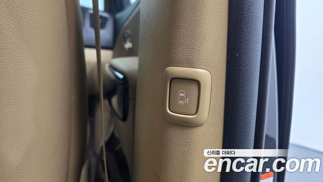 Kia Canival 2017 — photo 24