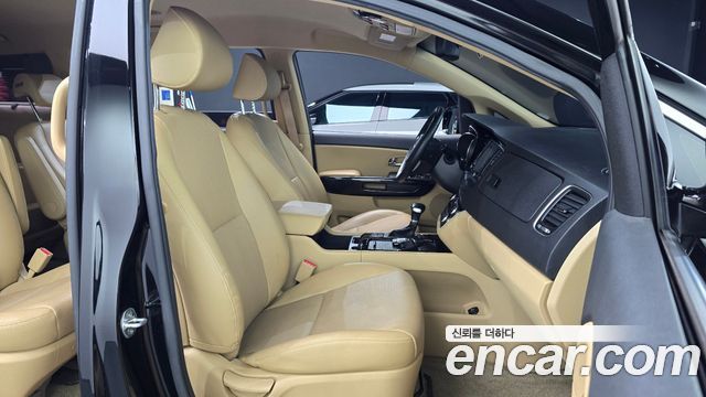Kia Canival 2017 — photo 16