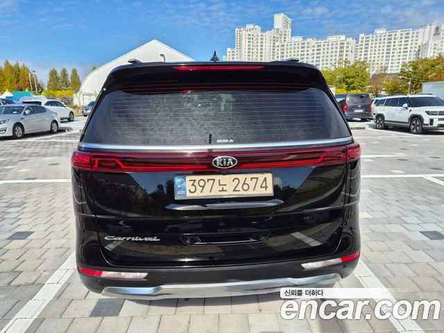 Kia Canival 2021 — photo 4