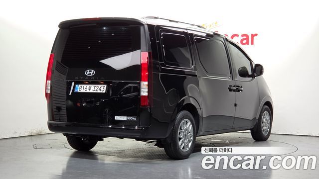 Hyundai Staria 2025 — photo 2