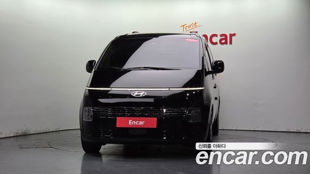 Hyundai Staria 2025 — photo 3