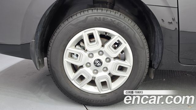 Hyundai Staria 2025 — photo 5