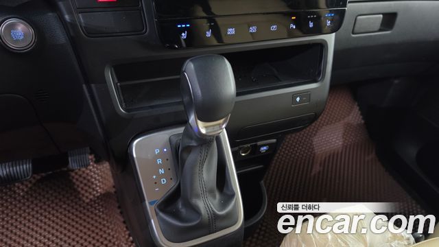 Hyundai Staria 2025 — photo 12