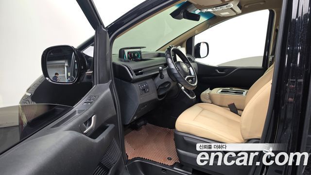 Hyundai Staria 2025 — photo 13