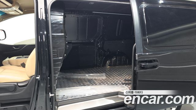 Hyundai Staria 2025 — photo 17