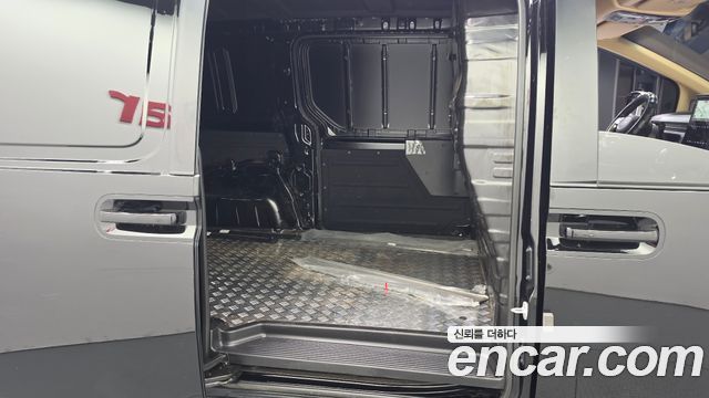 Hyundai Staria 2025 — photo 18