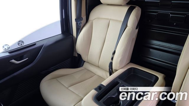 Hyundai Staria 2025 — photo 24