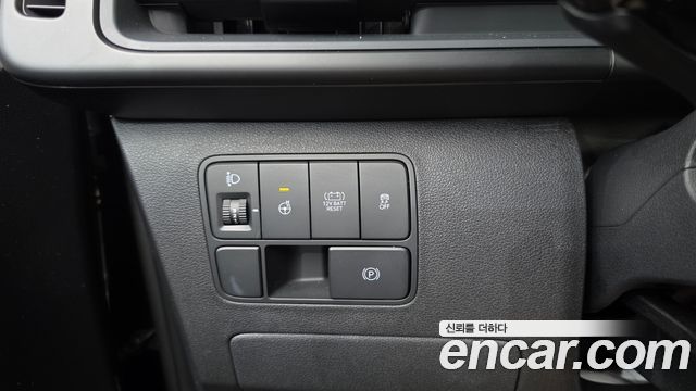 Hyundai Staria 2025 — photo 25