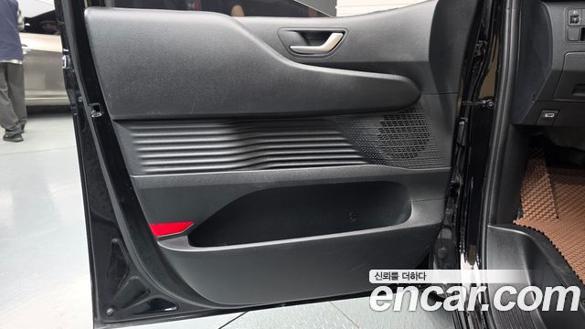 Hyundai Staria 2025 — photo 14