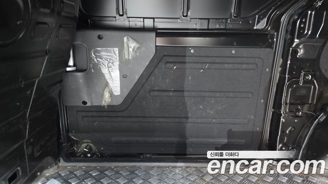 Hyundai Staria 2025 — photo 15