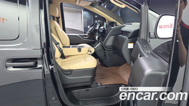 Hyundai Staria 2025 — photo 16