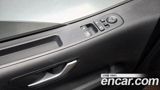 Hyundai Staria 2025 — photo 29