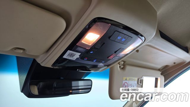 Hyundai Staria 2025 — photo 32