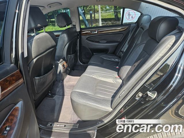 Hyundai Genesis 2011 — photo 12