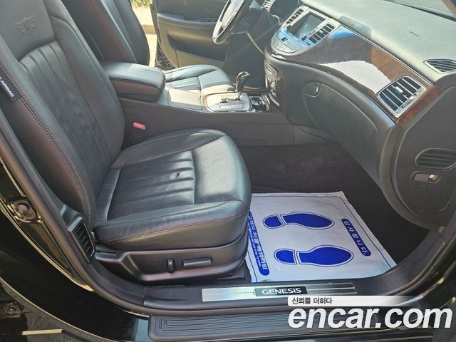 Hyundai Genesis 2011 — photo 13