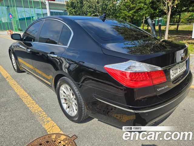 Hyundai Genesis 2011 — photo 17