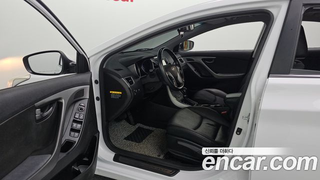 Hyundai AVANTE 2014 — photo 10