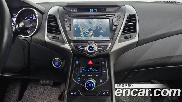 Hyundai AVANTE 2014 — photo 12