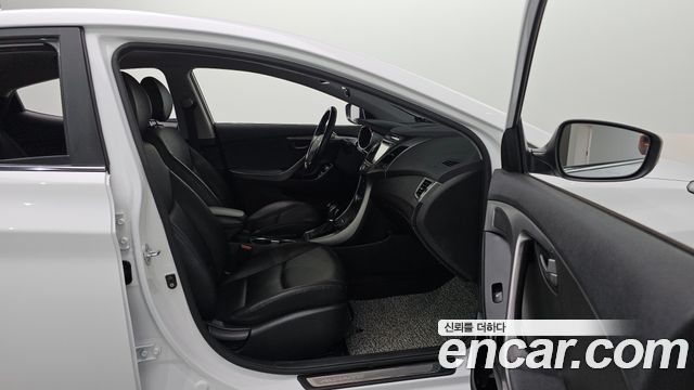 Hyundai AVANTE 2014 — photo 18