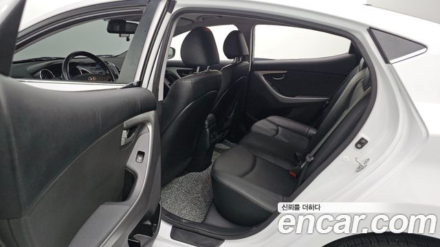 Hyundai AVANTE 2014 — photo 19