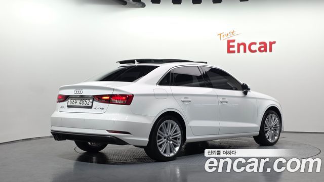 Audi A3 2018 — photo 2